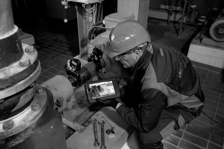 Come ripariamo e calibriamo gli strumenti di misura Prüftechnik in Europa
