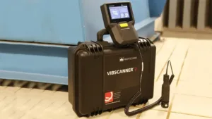 Raccoglitore dati VIBSCANNER 2 con sensore e custodia di PRUFTECHNIK