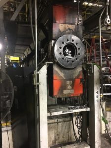 Figura 1: estrusore di pellicola impostato per la misurazione iniziale utilizzando l' ROTALIGN Ultra iS.